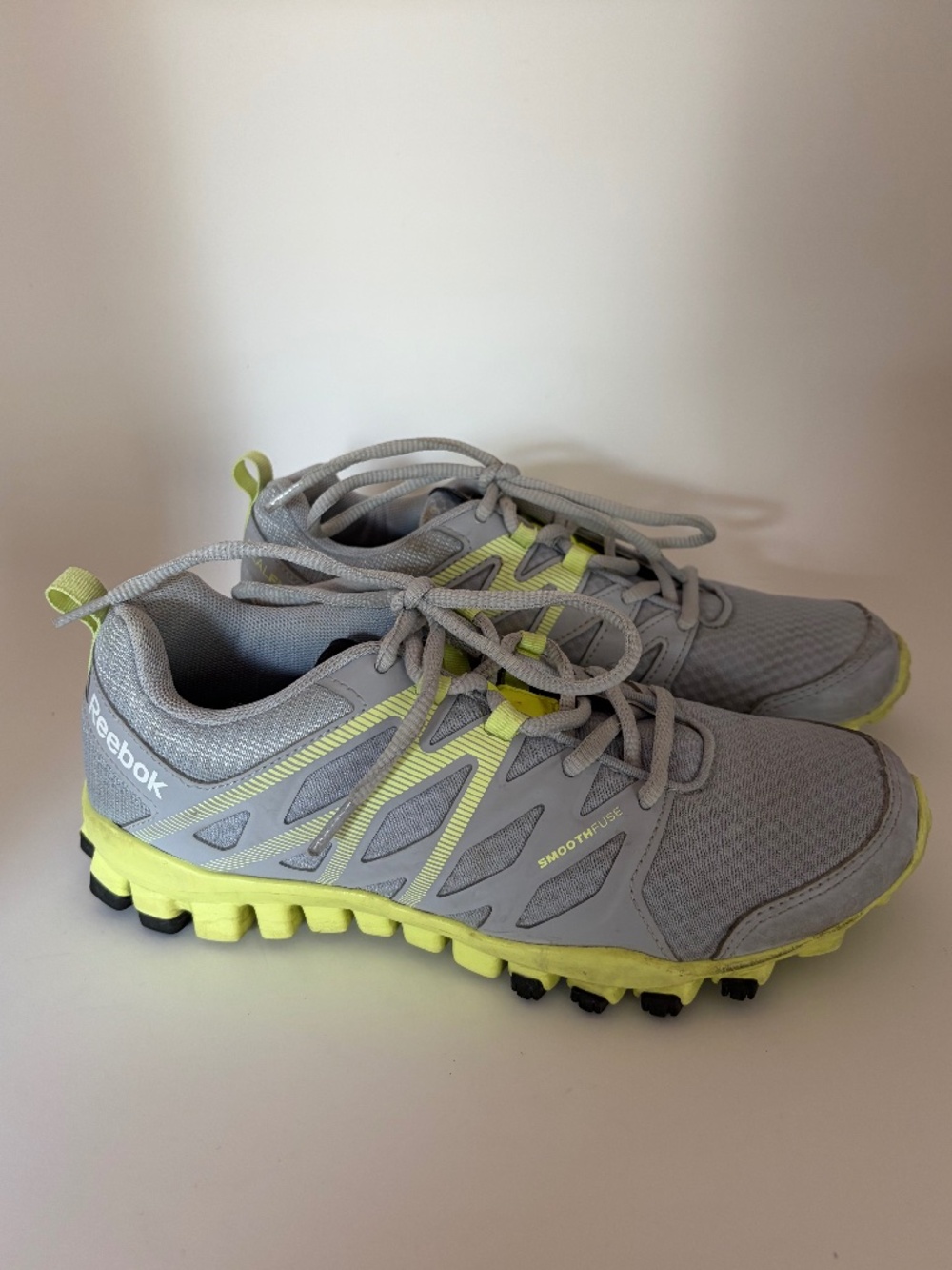 Reebok Realflex Running Shoes in Silver with Neon Yellow-Green, Size 7.5